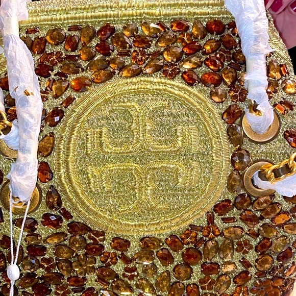 TORY BURCH exclusive 
Shoulder Bag NWT+dust bag
COLOR: GOLD - Picture 14 of 16